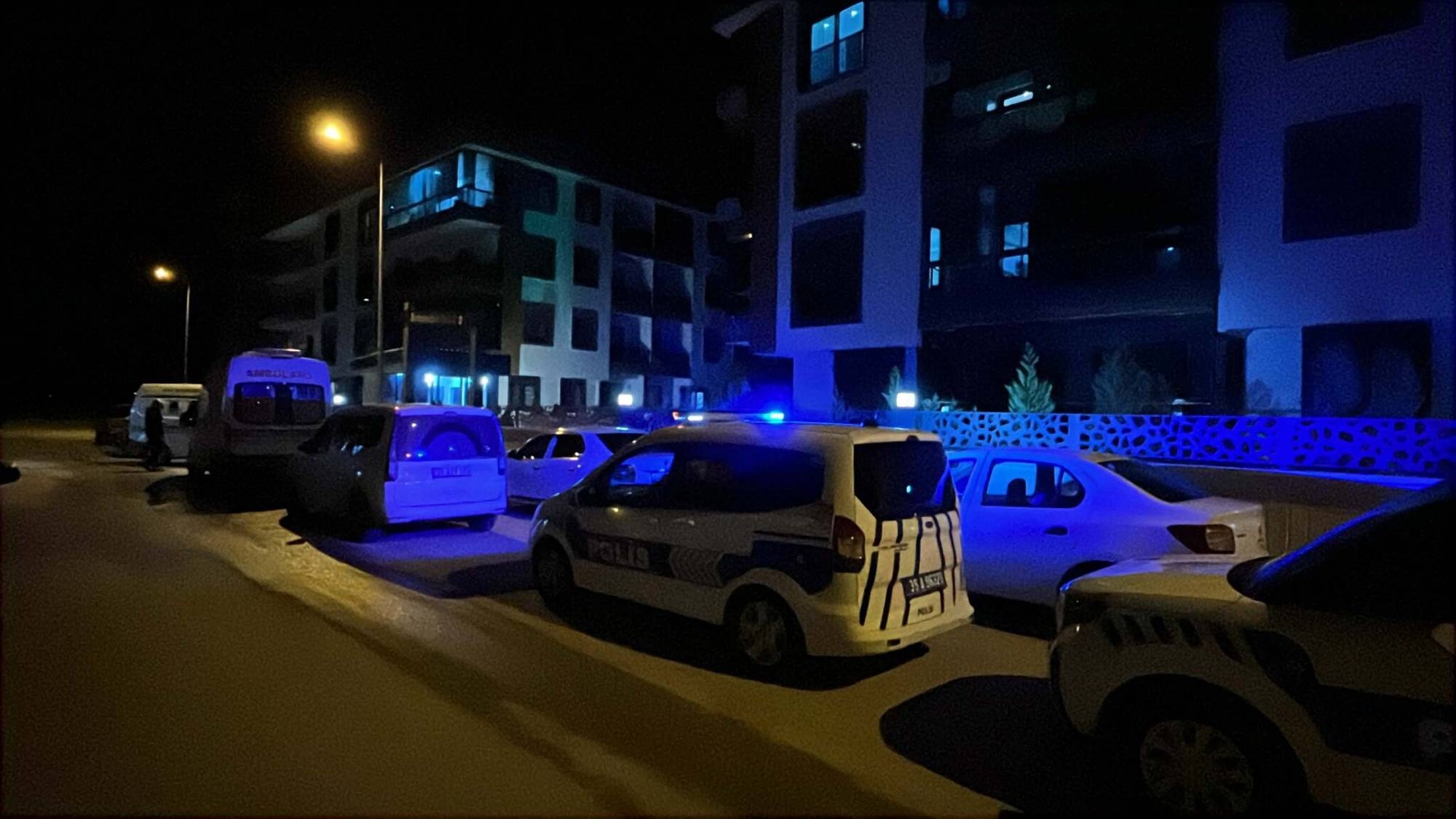Una madre, un padre y su hijo fueron encontrados muertos a tiros en una casa de Izmir.