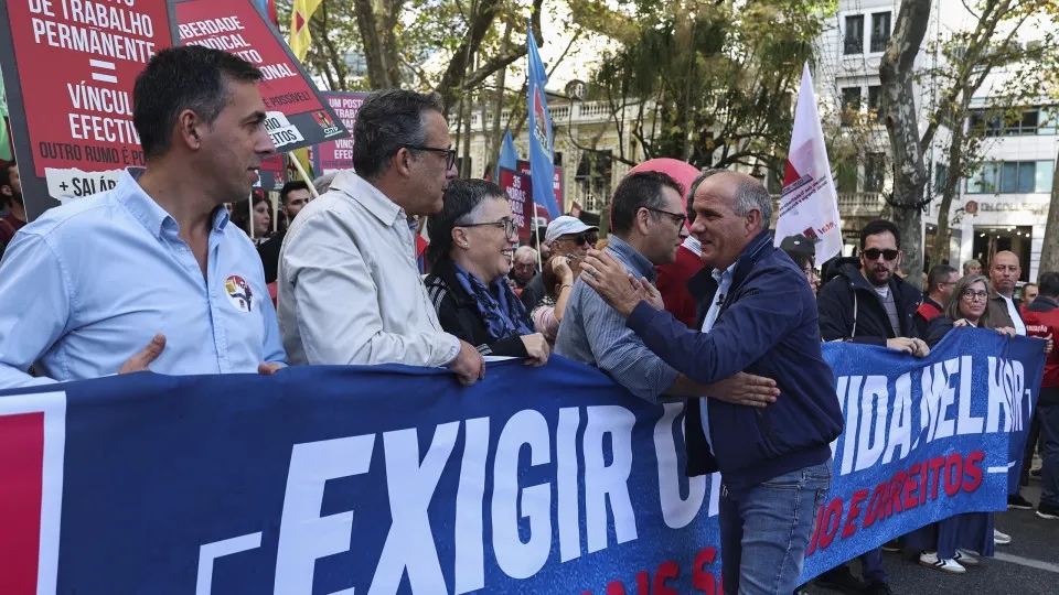 Hükümet "bankaların eline geçti." Genel grev mi? "Troyka kokusu var."