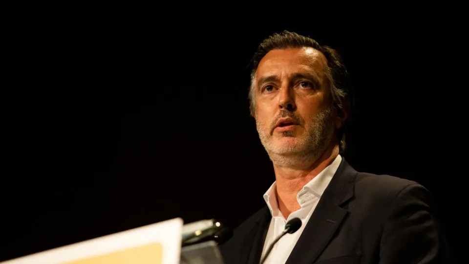 Cotrim Figueiredo, çalışma kurallarının esnekleştirilmesinin "olması gerektiğini" savunuyor.