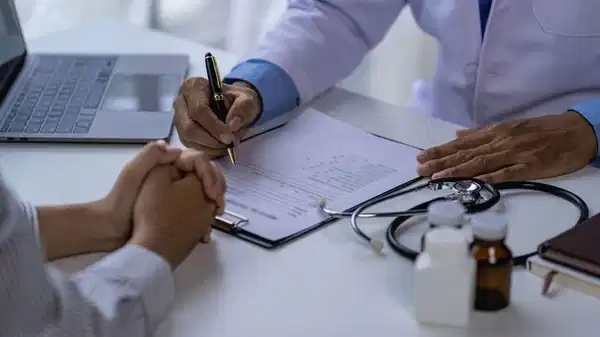 Невероятное решение кризиса с назначениями на прием: они стали дерматологами за один день!