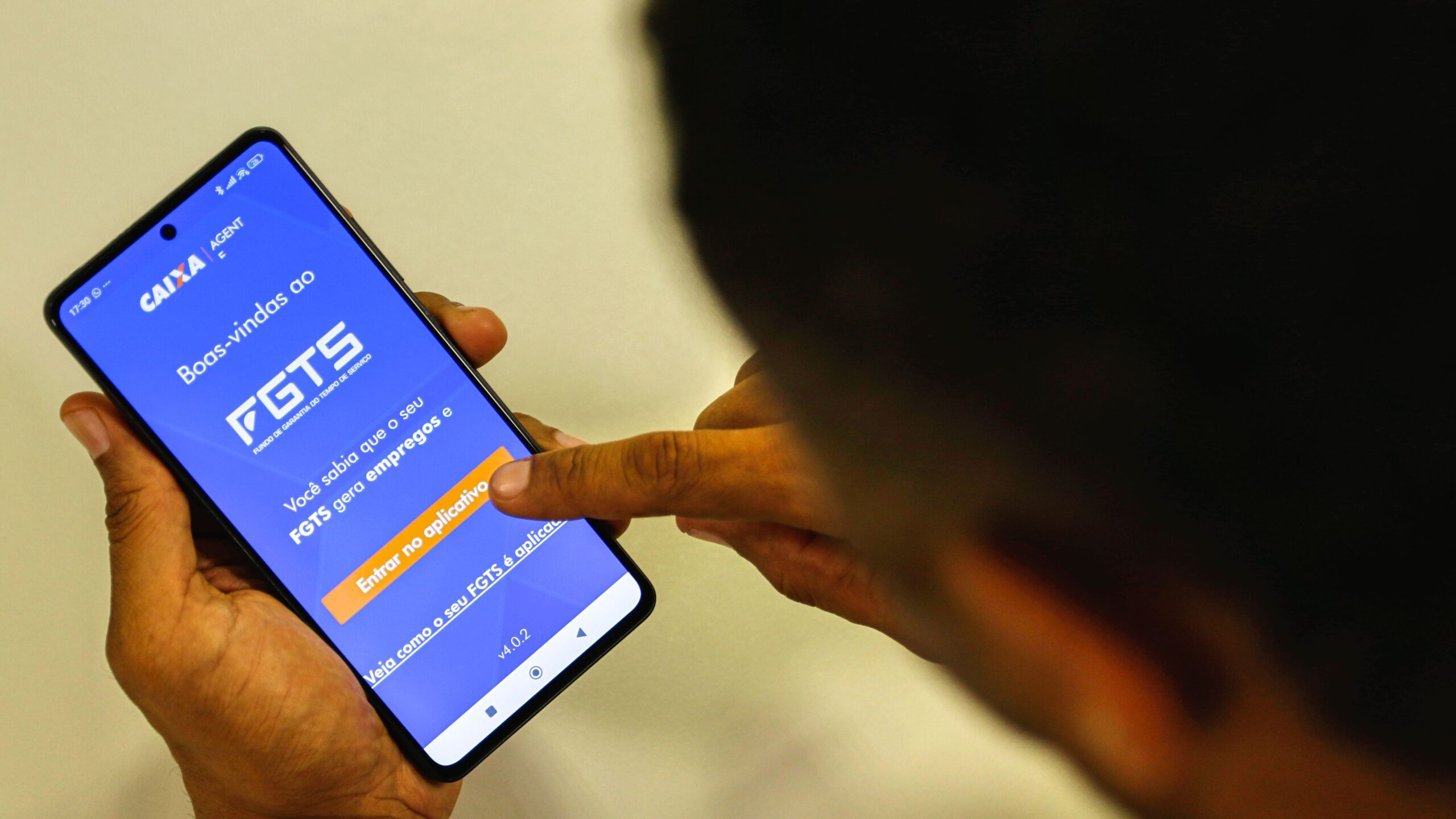 Il ministro propone nuovi prelievi FGTS: più soldi in tasca e rischio di maggiore inflazione.