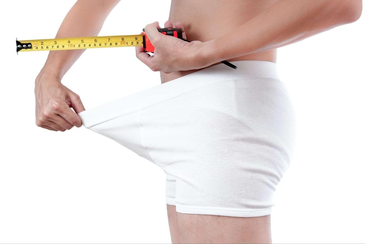 Why do men's penises shrink when exposed to cold?