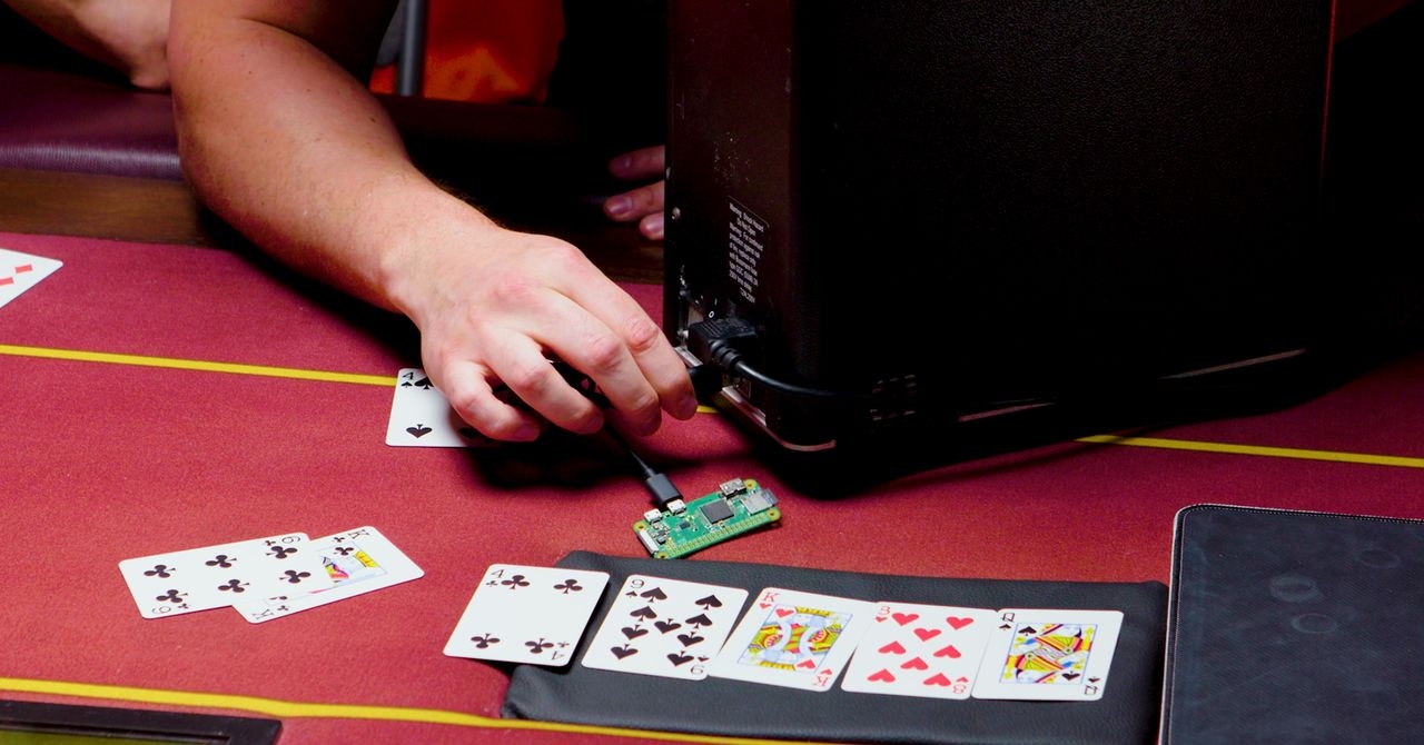 Cómo los barajadores de cartas pirateados supuestamente facilitaron una estafa de póker impulsada por la mafia que sacudió a la NBA