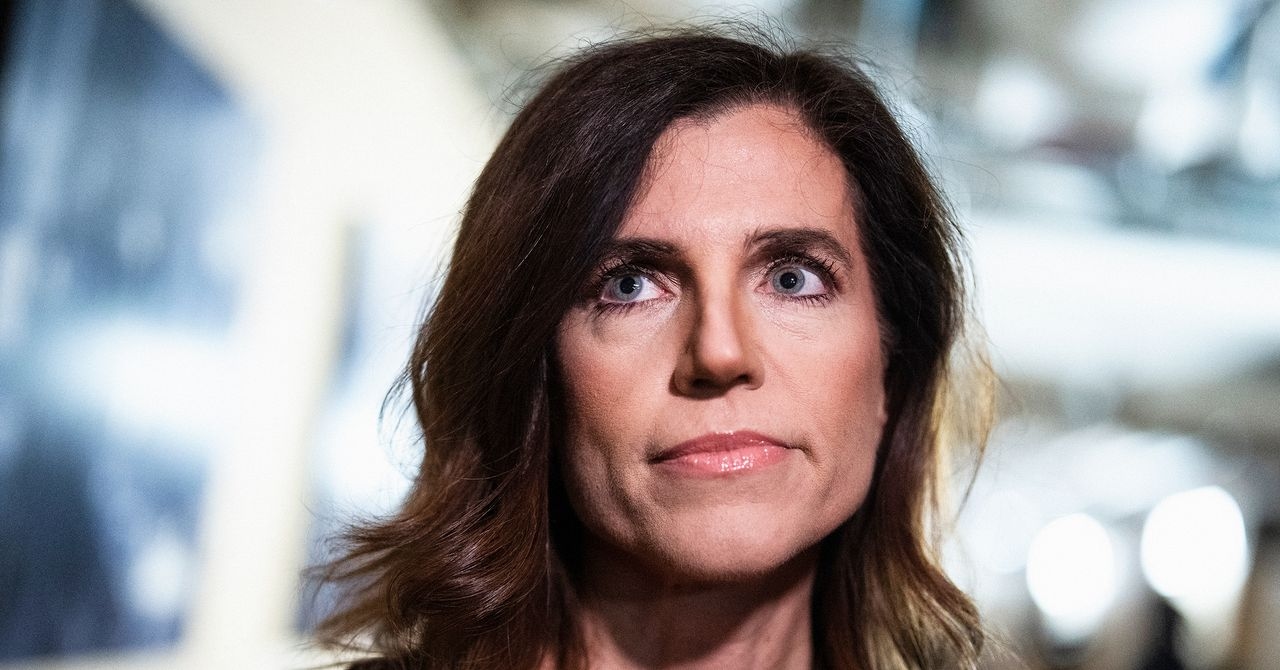 Nancy Mace flucht und beschimpft verwirrte Polizisten bei Flughafenchaos: Polizeibericht