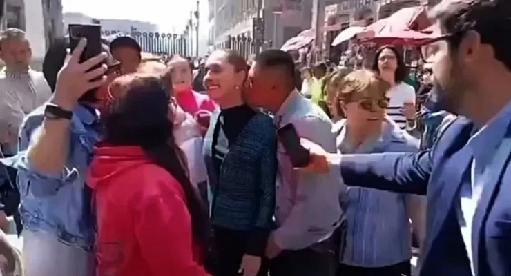 Mexicaanse president Sheinbaum, die op straat werd lastiggevallen: “Wat gaat er met de vrouwen in ons land gebeuren?”