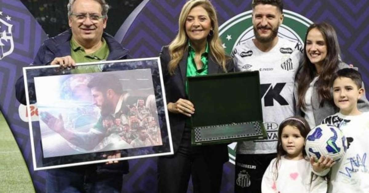 Palmeiras rinde homenaje a Zé Rafael antes del derbi ante Santos.