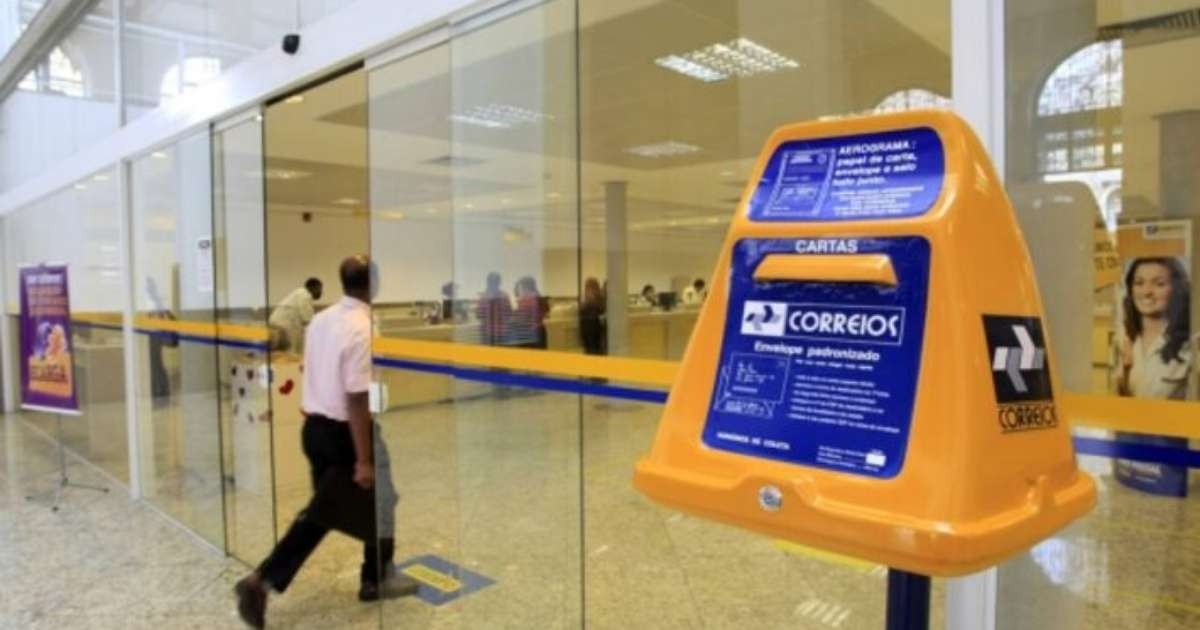 Facing a financial crisis and under new management, the Brazilian postal service (Correios) is replacing three of its six directors; see who they are.