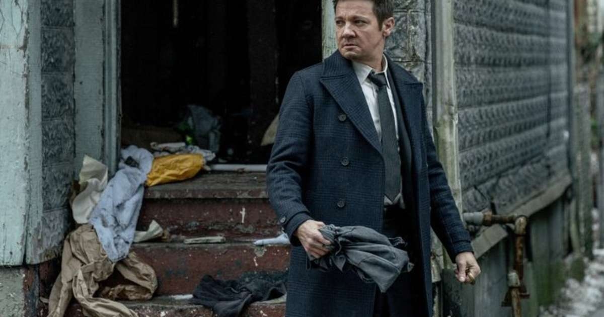 Çinli film yapımcısı, Jeremy Renner'ın kendisini ABD göçmenlik kontrolüne ihbar etmekle tehdit ettiğini söyledi.