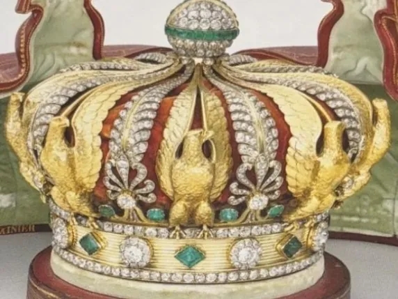 Cuáles son las ocho joyas del Tesoro de Francia robadas del Louvre: la corona de Eugenia (recuperada), la diadema de perlas, el broche relicario, zafiros y esmeraldas: " Un tesoro de valor incalculable"