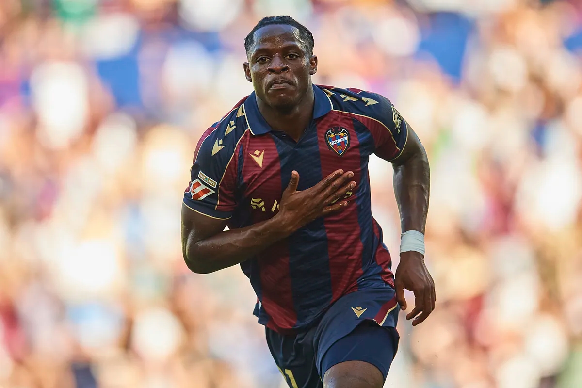 Etta Eyong, the Levante striker who grew up playing tennis and is in love with 'Dragon Ball'.