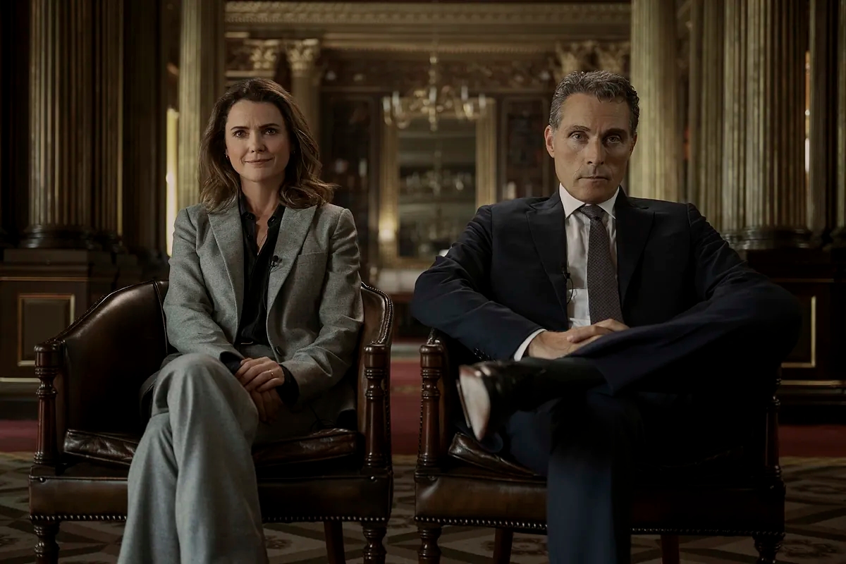 Il diplomatico entra nella fase della "dinamica di coppia tesa e potente": divertente e folle, ma senza le pretese di "House of Cards".