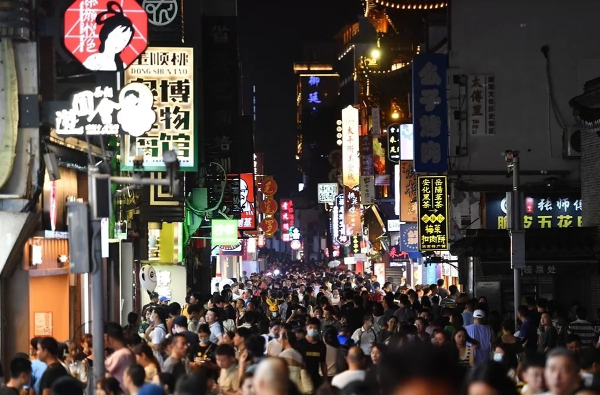 La Cina punta sulla vita notturna per stimolare i consumi e aumentare il PIL.