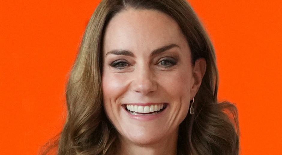 BEM VISUALIZADO: Kate Middleton exibe uma das cores mais tendência para o outono de 2025