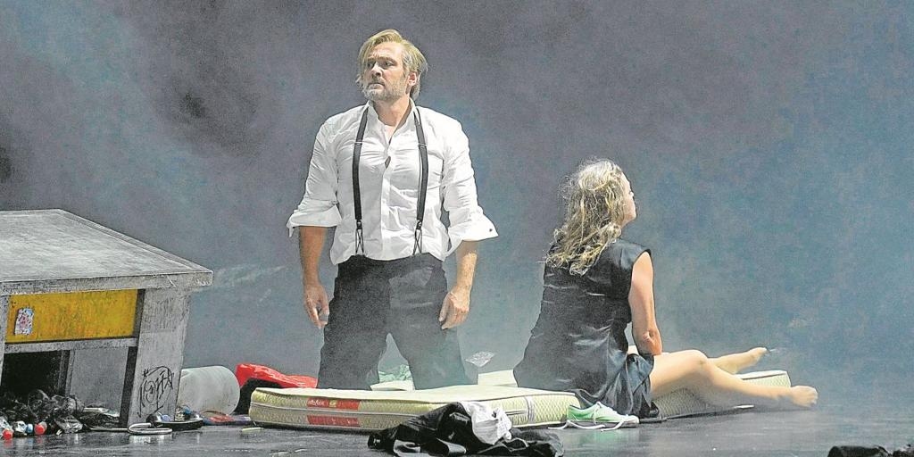 Gustavo Gimeno turns into an event the irrelevant staging that Christoph Loy invents about Béla Bartók