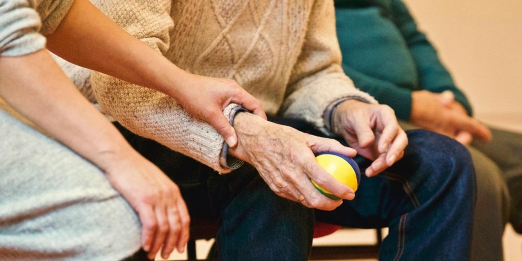 Six months giving a voice to invisible heroes: the ABC Cuidamos Contigo report