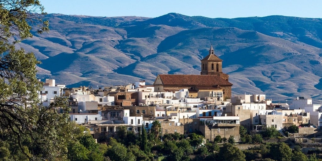 Así es el pueblo que entregaron a los Reyes Católicos en Andalucía y que tiene menos de 1300 habitantes