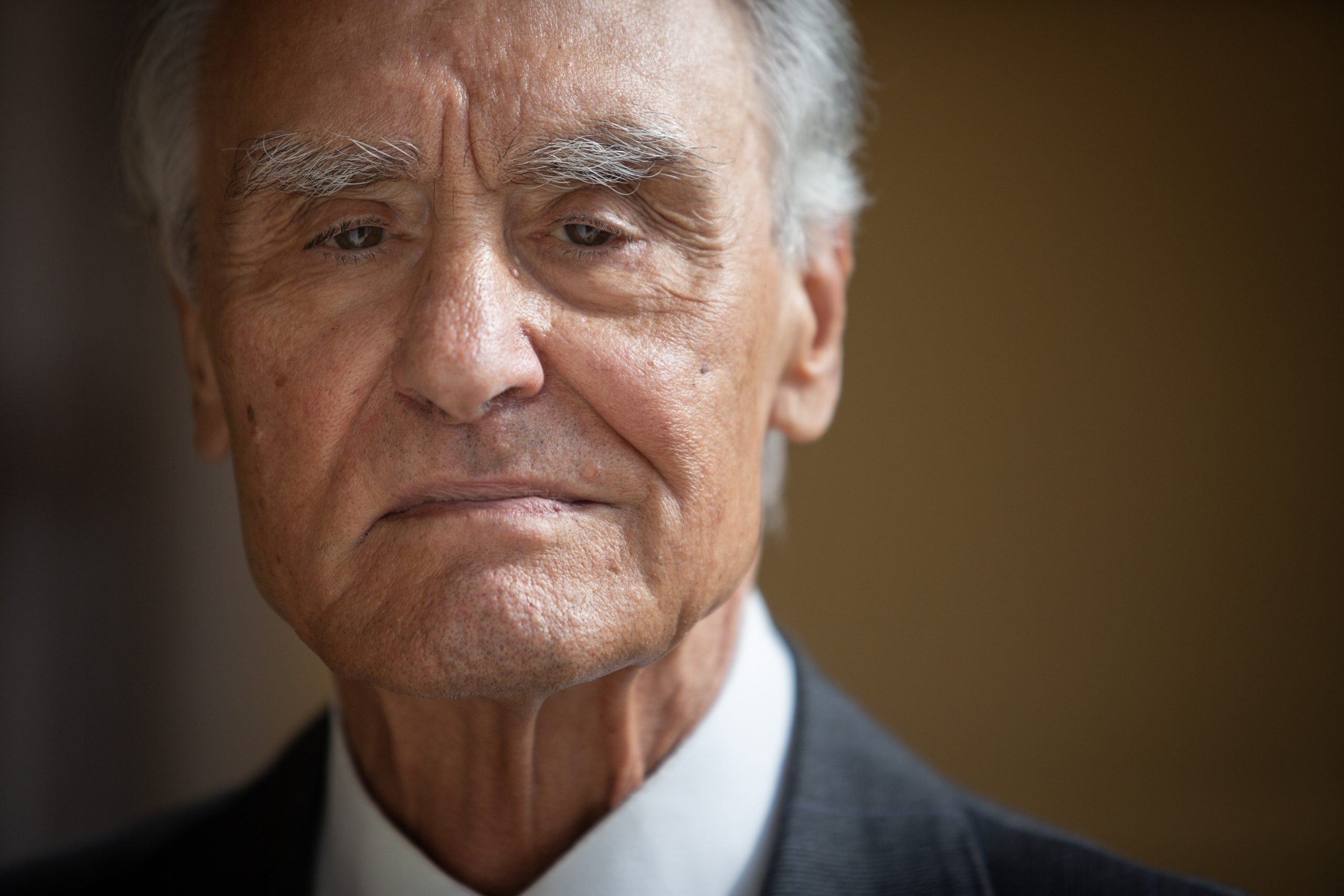 Cavaco declares unequivocal support for Marques Mendes in the presidential elections and criticizes Gouveia e Melo.