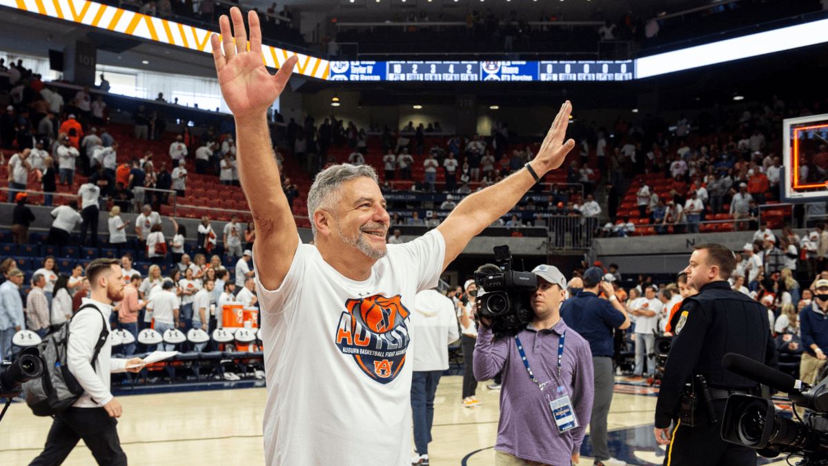 Eski Auburn koçu Bruce Pearl ve Robbie Hummel, analist olarak CBS Sports'un üniversite basketbolu kapsamına katılıyor