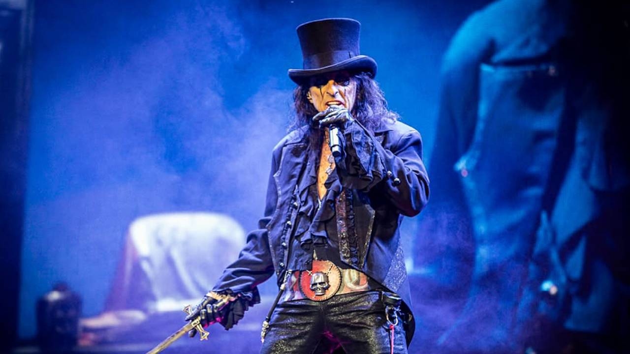 Alice Cooper, le prince sombre du rock, arrive à Istanbul