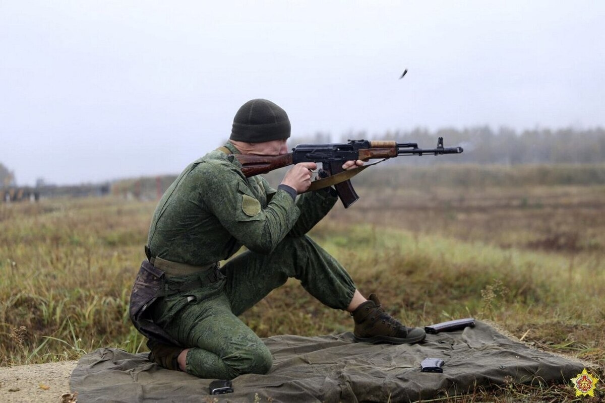 Lukashenko ordinò improvvisamente di mobilitare l'esercito.