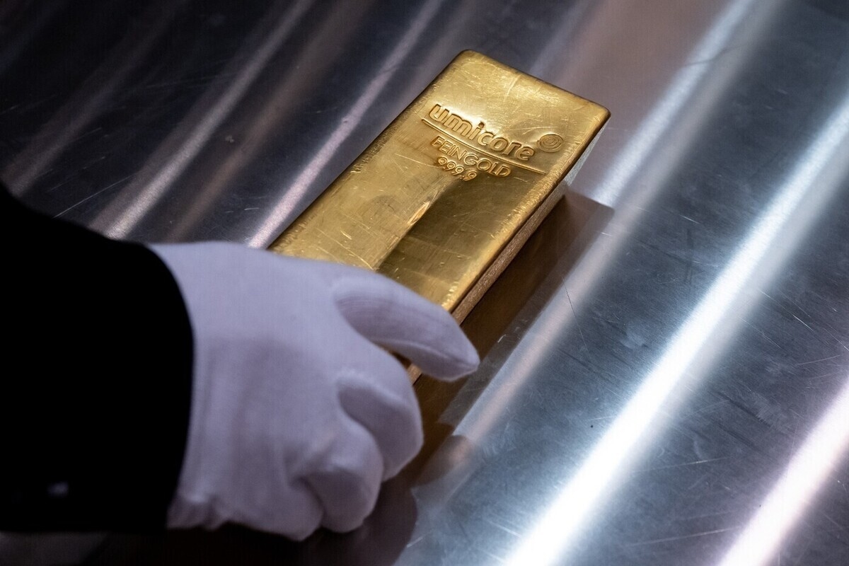 Trump continua a svalutare il dollaro, mentre gli investitori si precipitano sull'oro.