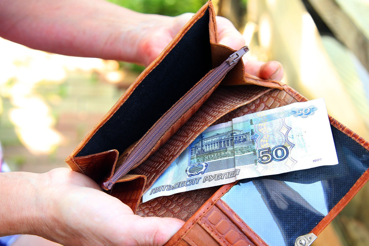 Making it to payday: Why more and more Russians are borrowing money until payday