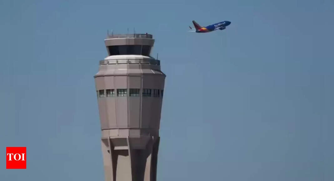 Caos no aeroporto de Atlanta: torre de controle de tráfego aéreo Hartsfield-Jackson evacuada após alarme de incêndio e cheiro de gás; voos atrasados