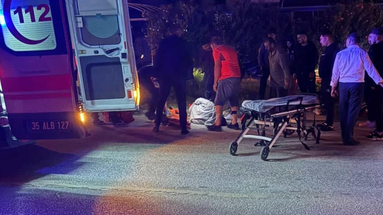 Un coche y una moto chocan en Izmir: un muerto y un herido