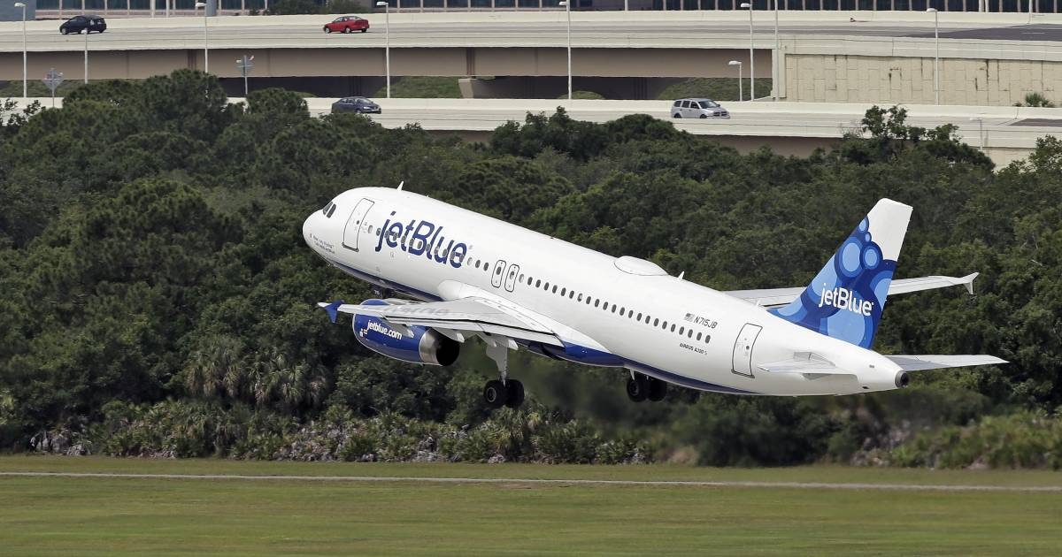 Um voo da JetBlue proveniente de Cancún fez um pouso de emergência nos EUA; vários feridos foram relatados.