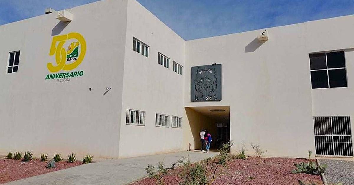 Estudiantes se solidarizan con docente de la UAdeC que denuncia violencia de género