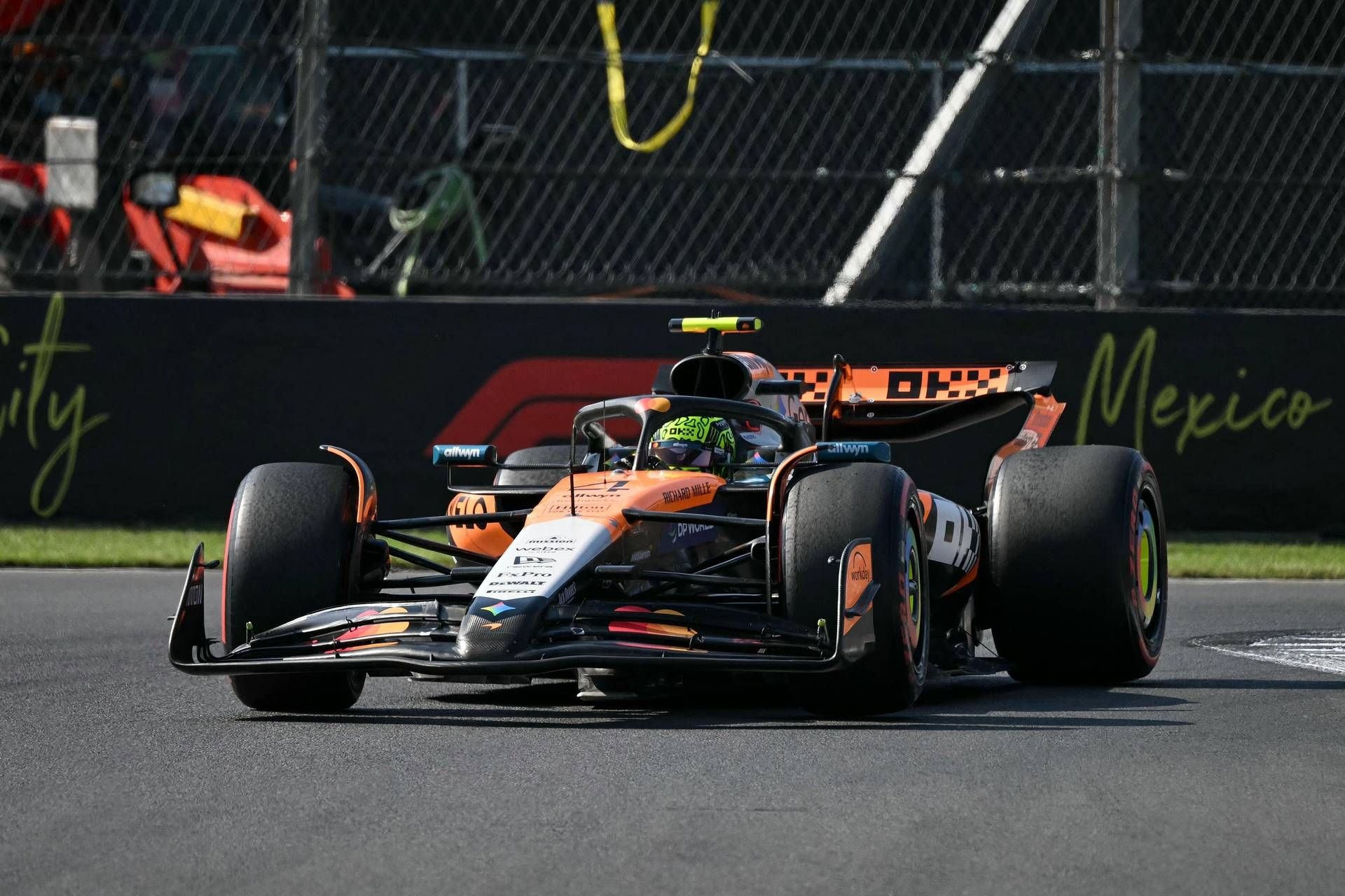 Gp Messico, pole di Norris davanti alle Ferrari di Leclerc e Hamilton