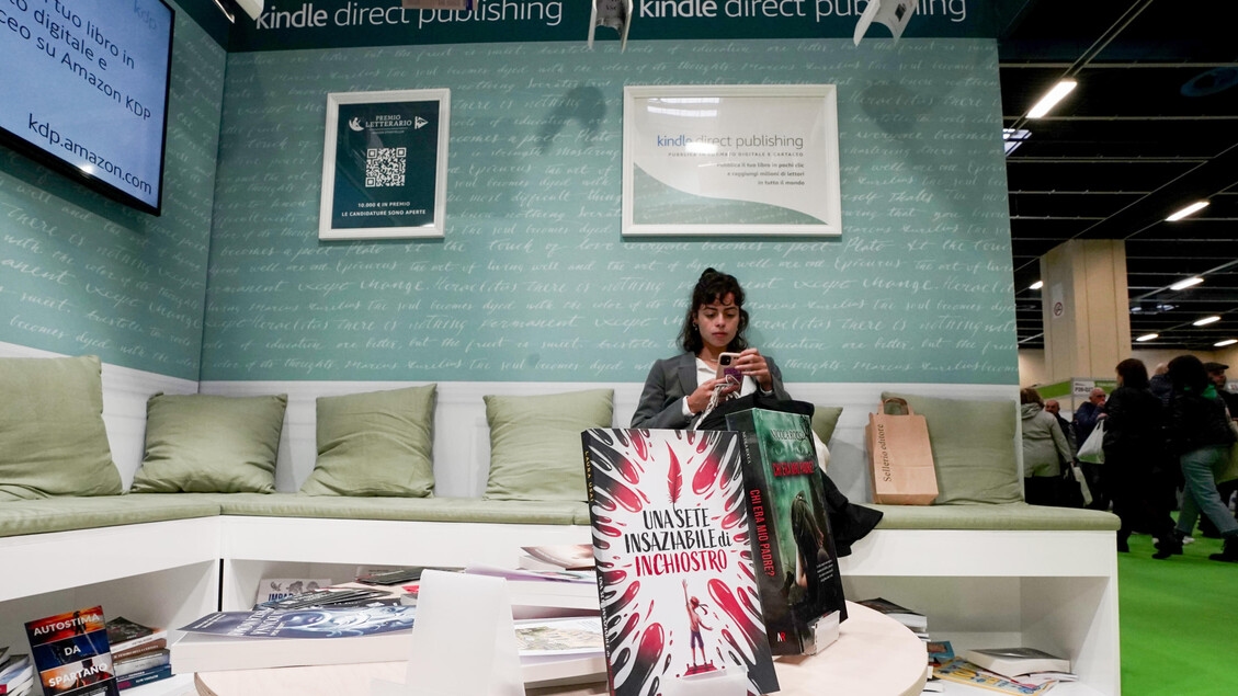 Amazon introduce la IA para traducir gratis libros electrónicos autopublicados.