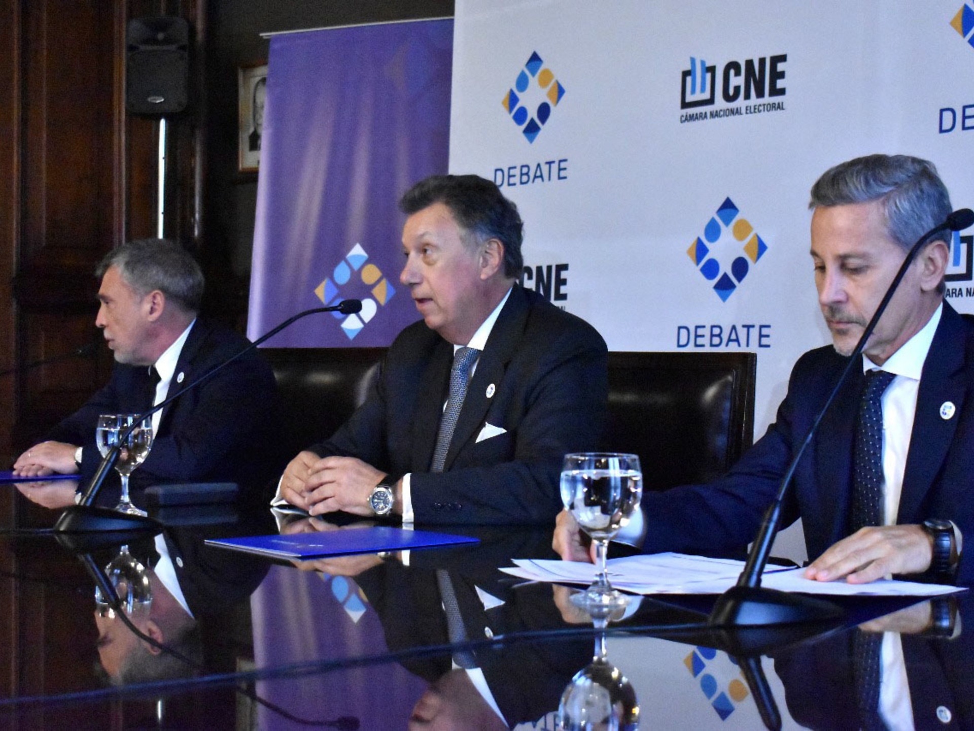 A Câmara Nacional Eleitoral rejeitou a reimpressão das cédulas de Buenos Aires para incluir Diego Santilli.