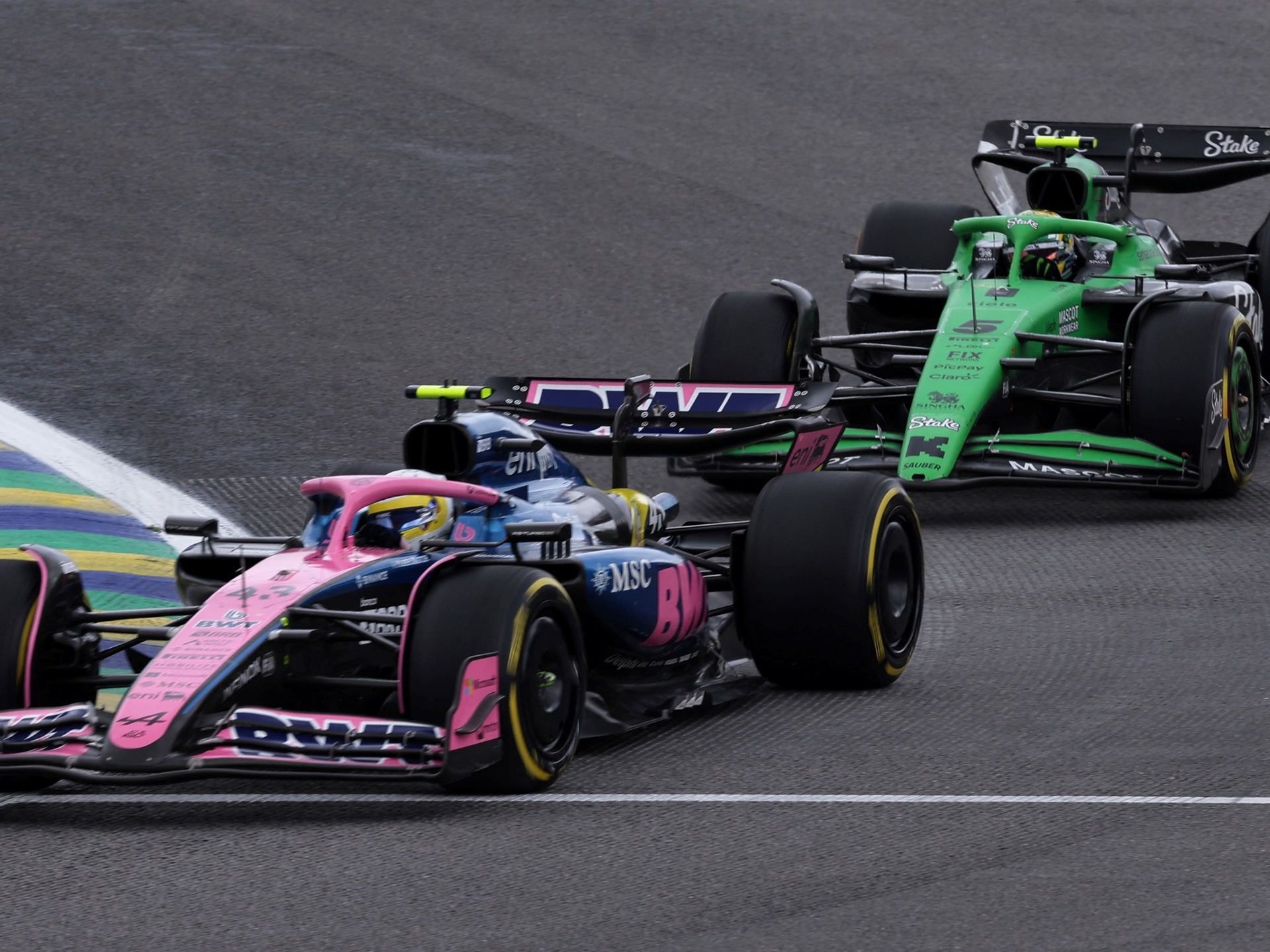 Colapinto, Cumartesi günü Brezilya F1 GP'sinde gülümseyerek başlayıp büyük bir hayal kırıklığıyla sonuçlanan büyük bir kaza geçirdi.