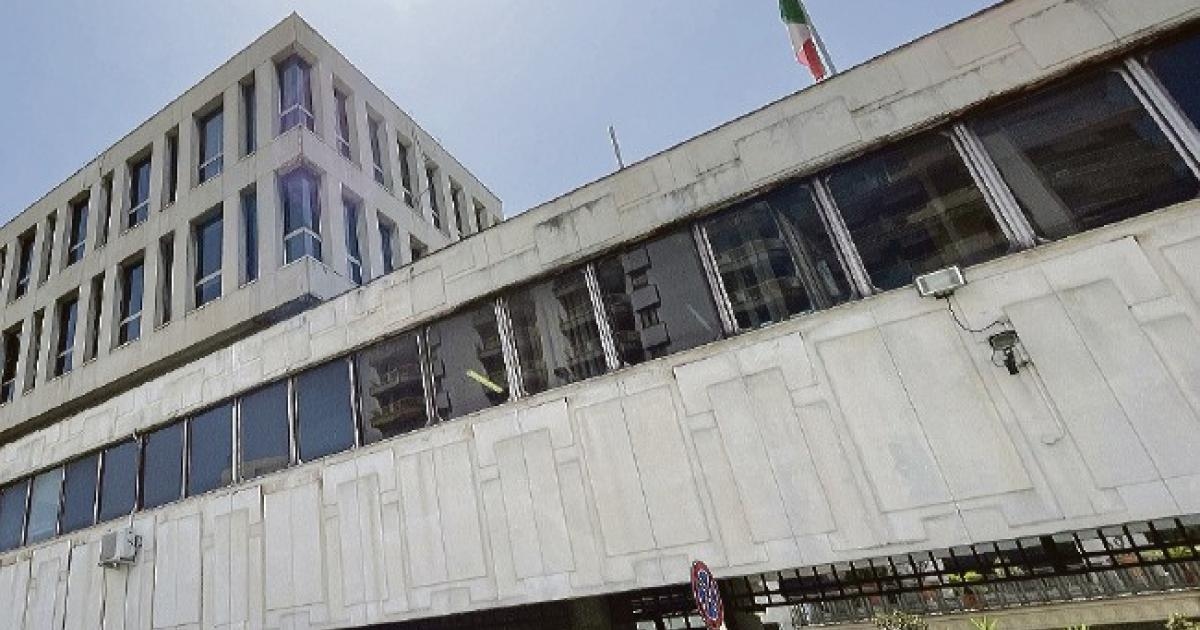 В Таранто двое судебных чиновников находятся под следствием по обвинению в «угрозах компаниям с целью обеспечения работы на дому».