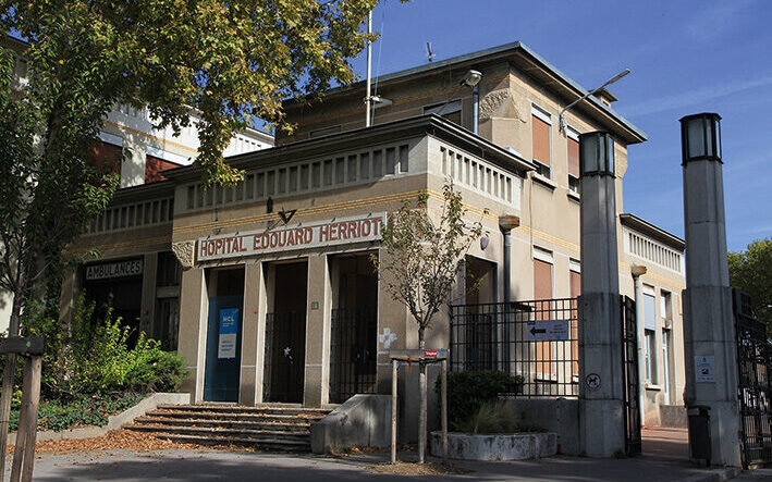 Em Lyon, o Pavilhão T do Hospital Edouard-Herriot agora combina odontologia e geriatria