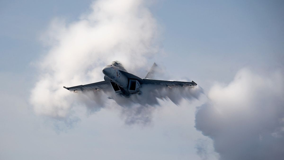 In the South China Sea: US fighter jet and helicopter crash in quick succession