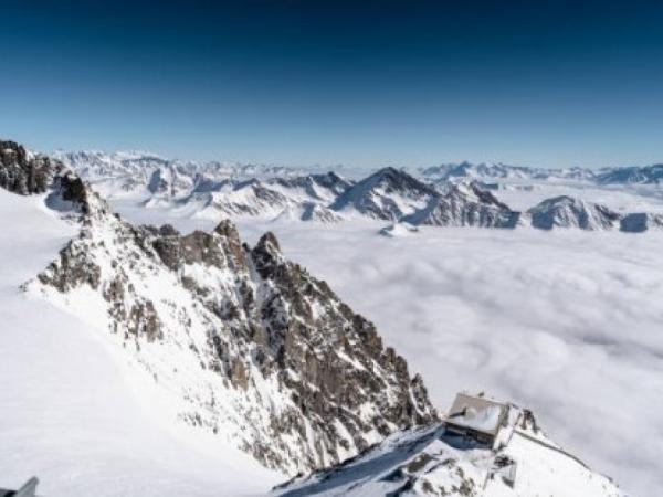 Por qué al subir una montaña y estar más cerca del Sol se siente frío en vez de calor