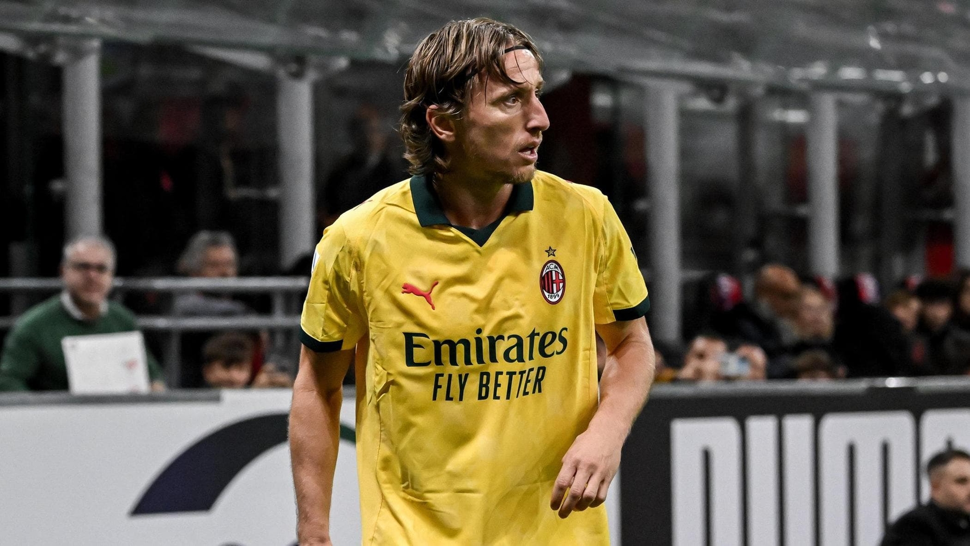 Modric e il regalo ai compagni del Milan: ha preso a tutti un nuovo iPhone