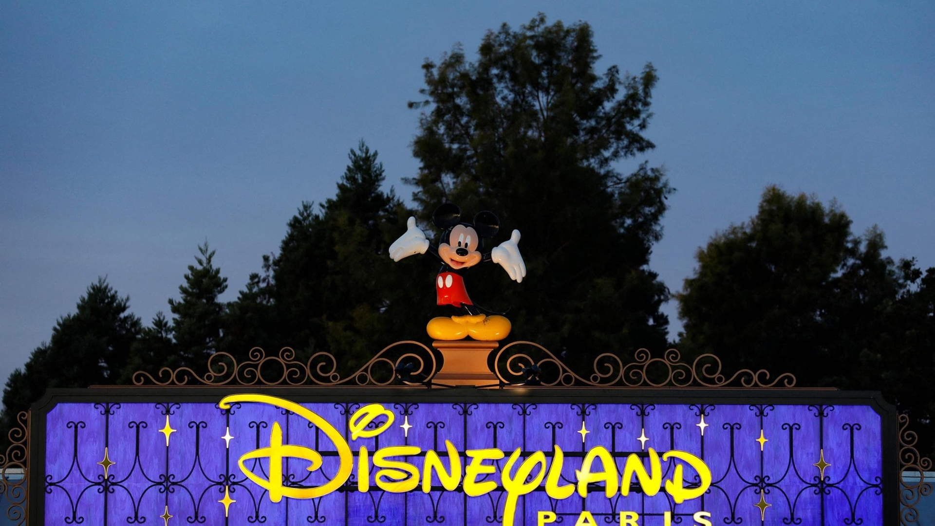 Парижский Диснейленд становится ещё масштабнее. А в Италию приезжает новый кастинг-тур.