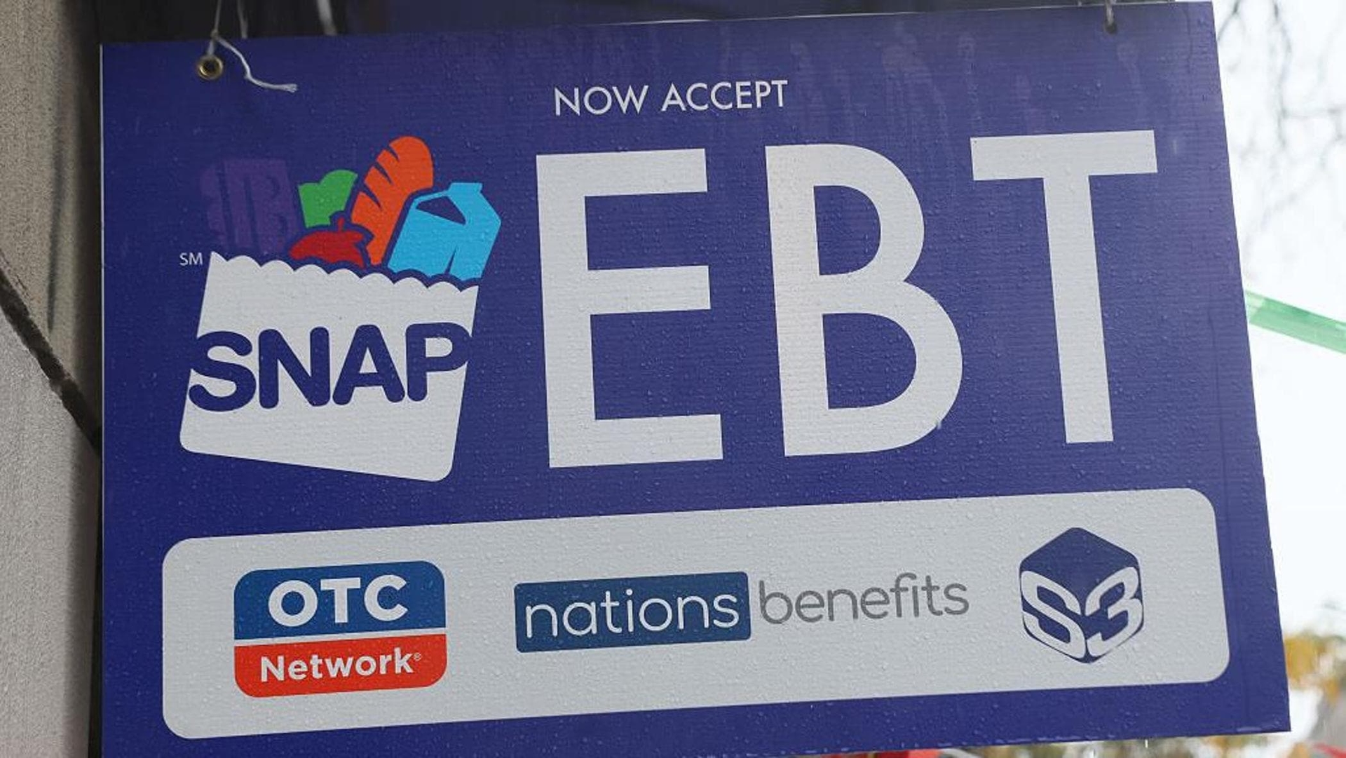 A Suprema Corte decide que Trump deve suspender o financiamento de cupons de alimentação para os pobres.