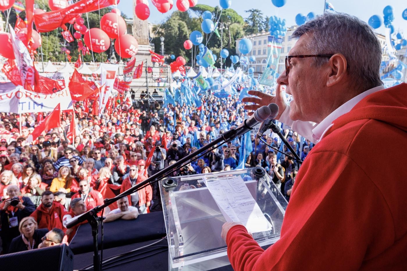 Está prevista una huelga general para el 12 de diciembre. La CGIL (Confederación General Italiana del Trabajo) saldrá a las calles para protestar contra el plan de Meloni: "Es injusto e incorrecto, y beneficia a los más ricos".