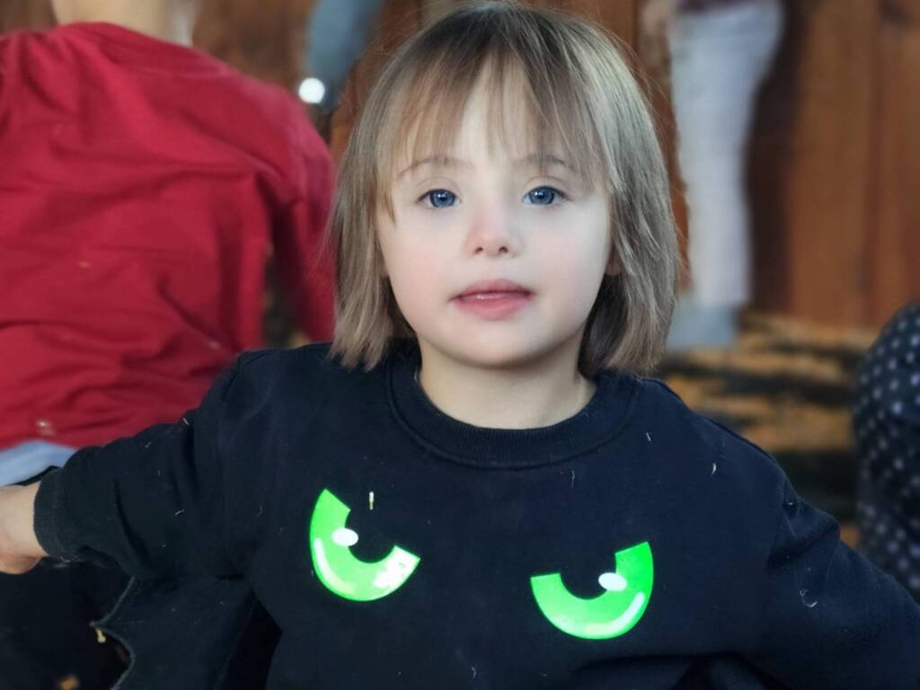 Lachende Augen – Die Schwere verletzender Worte. Drei Strategien zum Umgang mit Urteilen – Varese News