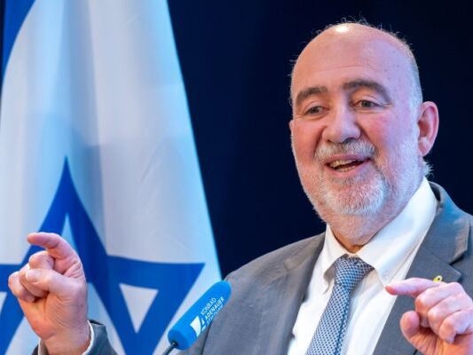 Israëlische ambassadeur in Berlijn waarschuwt voor links antisemitisme